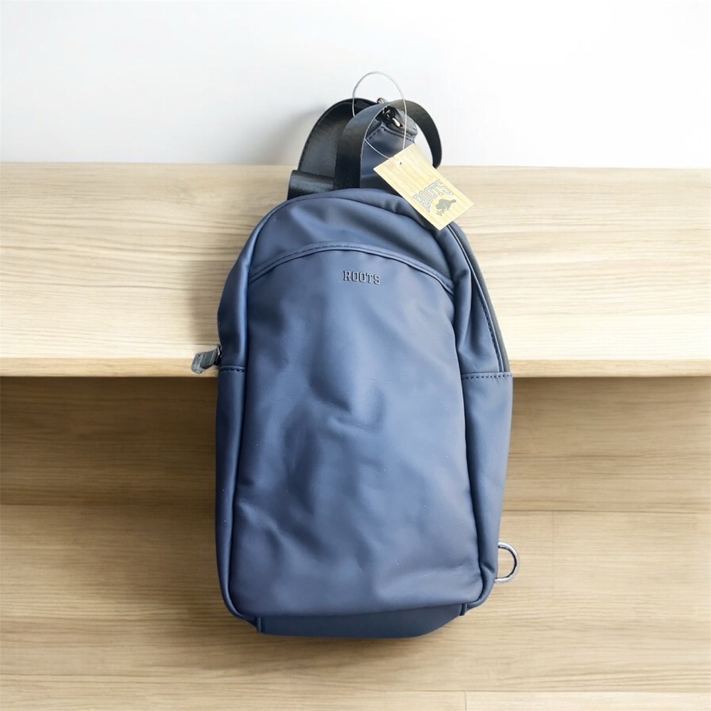 NEW Unisex Men's Women's ROOTS Navy Blue Derek Sling Bag Travel Crossbody
